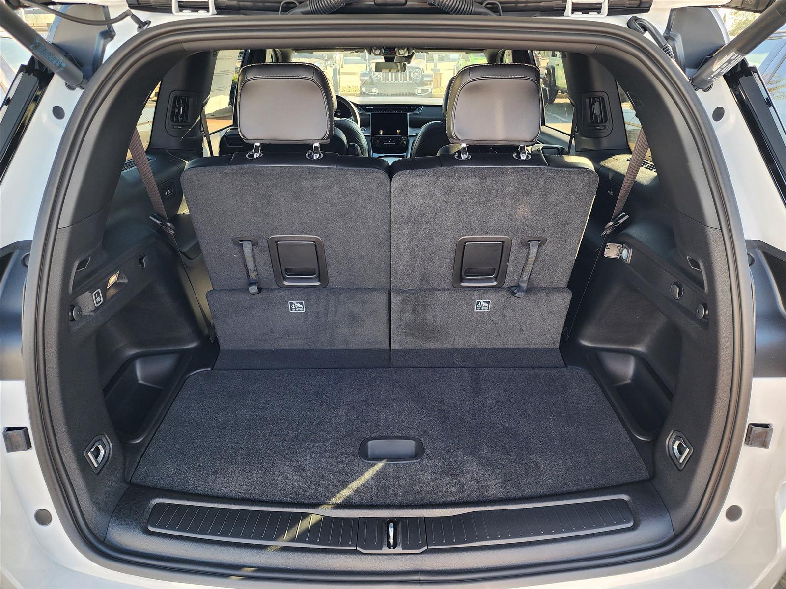 2025 Jeep Grand Cherokee Limited photo 3