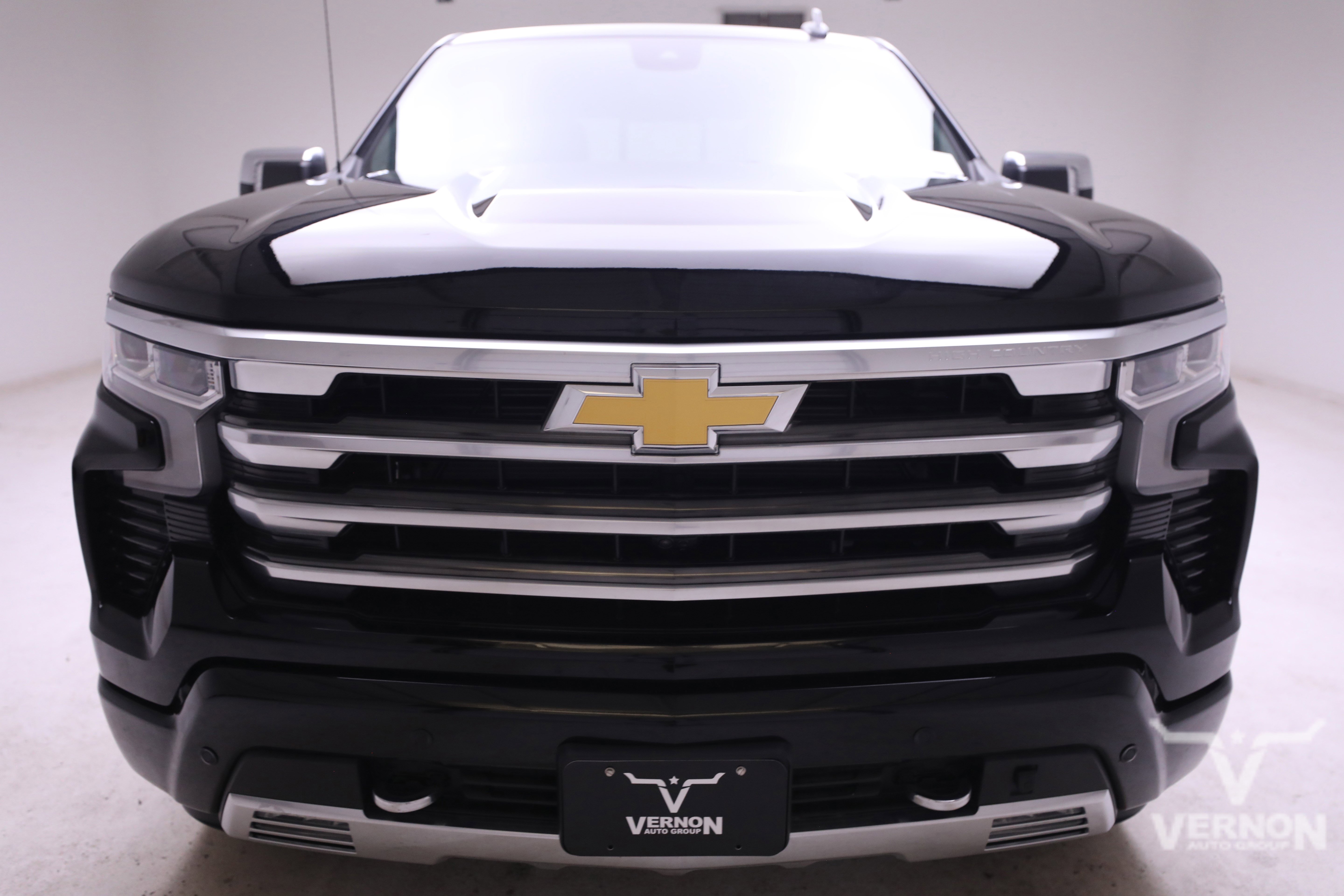 2025 Chevrolet Silverado 1500 High Country photo 3