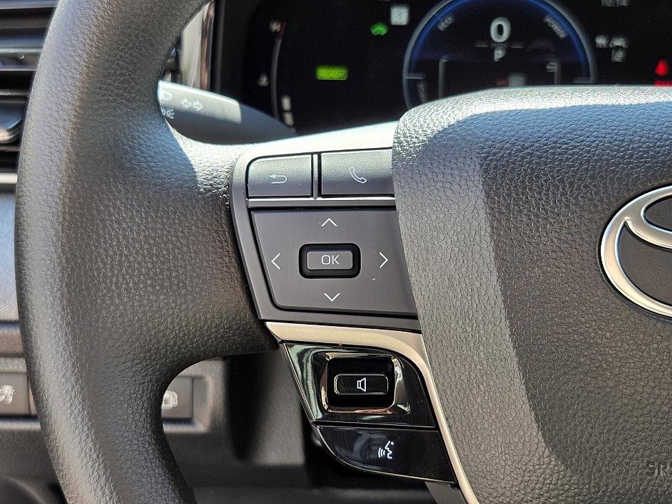 2025 Toyota Camry LE photo 24