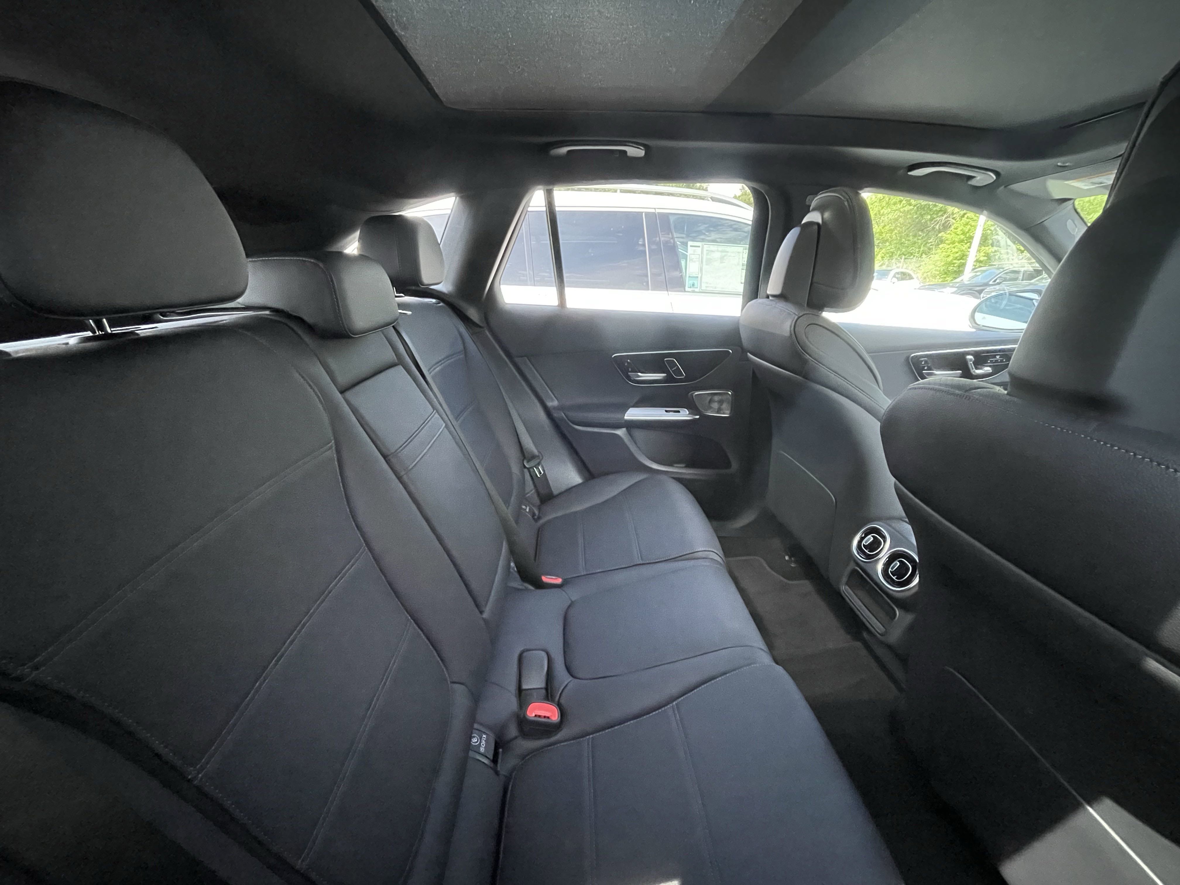 2025 Mercedes Benz GLC 300 4MATIC photo 3