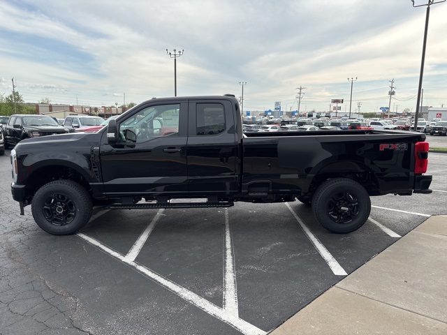 2025 Ford F-350 XL photo 3