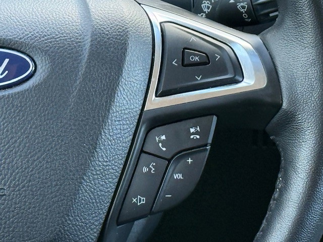2022 Ford Edge SEL photo 25
