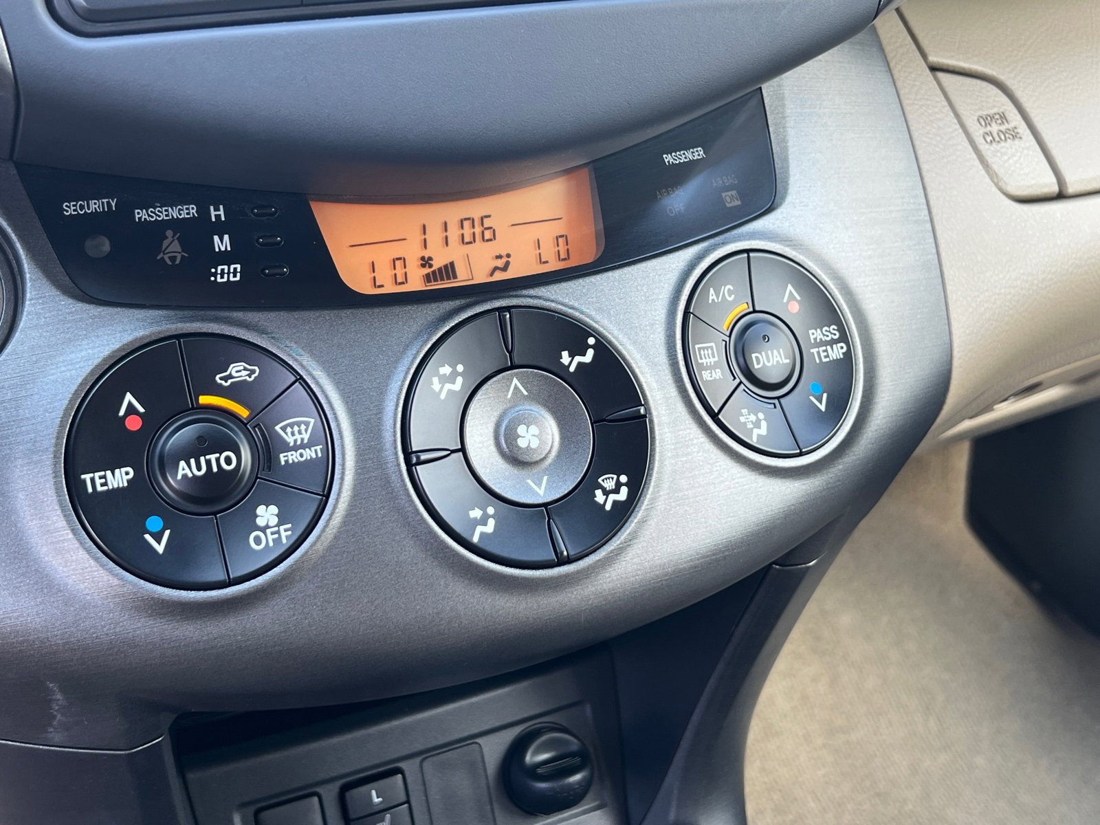 2012 Toyota RAV4 Limited photo 26