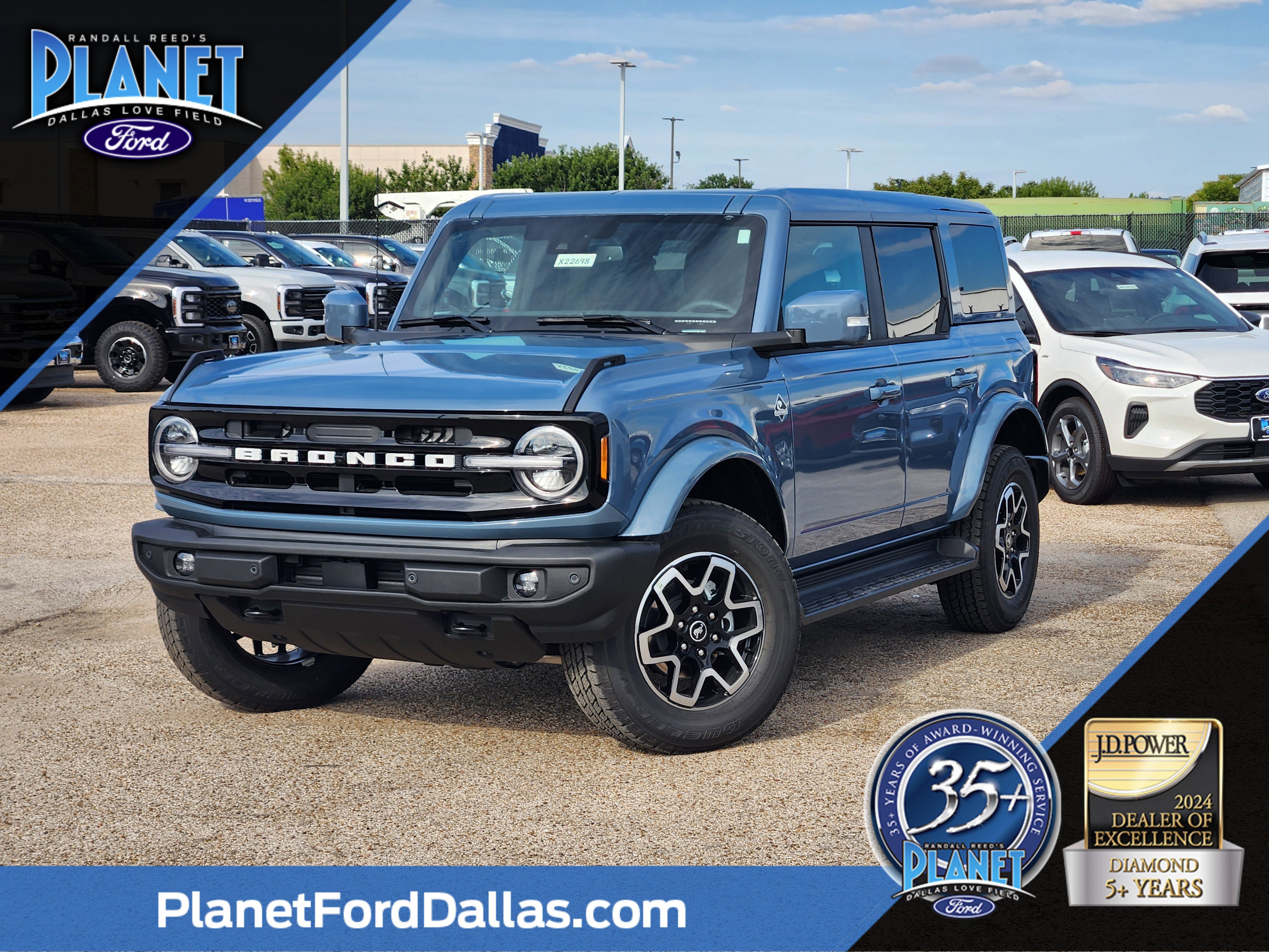 2025 Ford Bronco 4-Door Outer Banks's photo