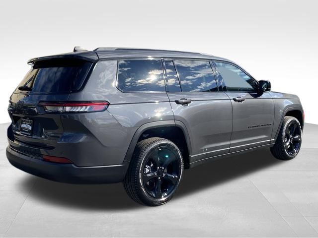 2025 Jeep Grand Cherokee Limited photo 2
