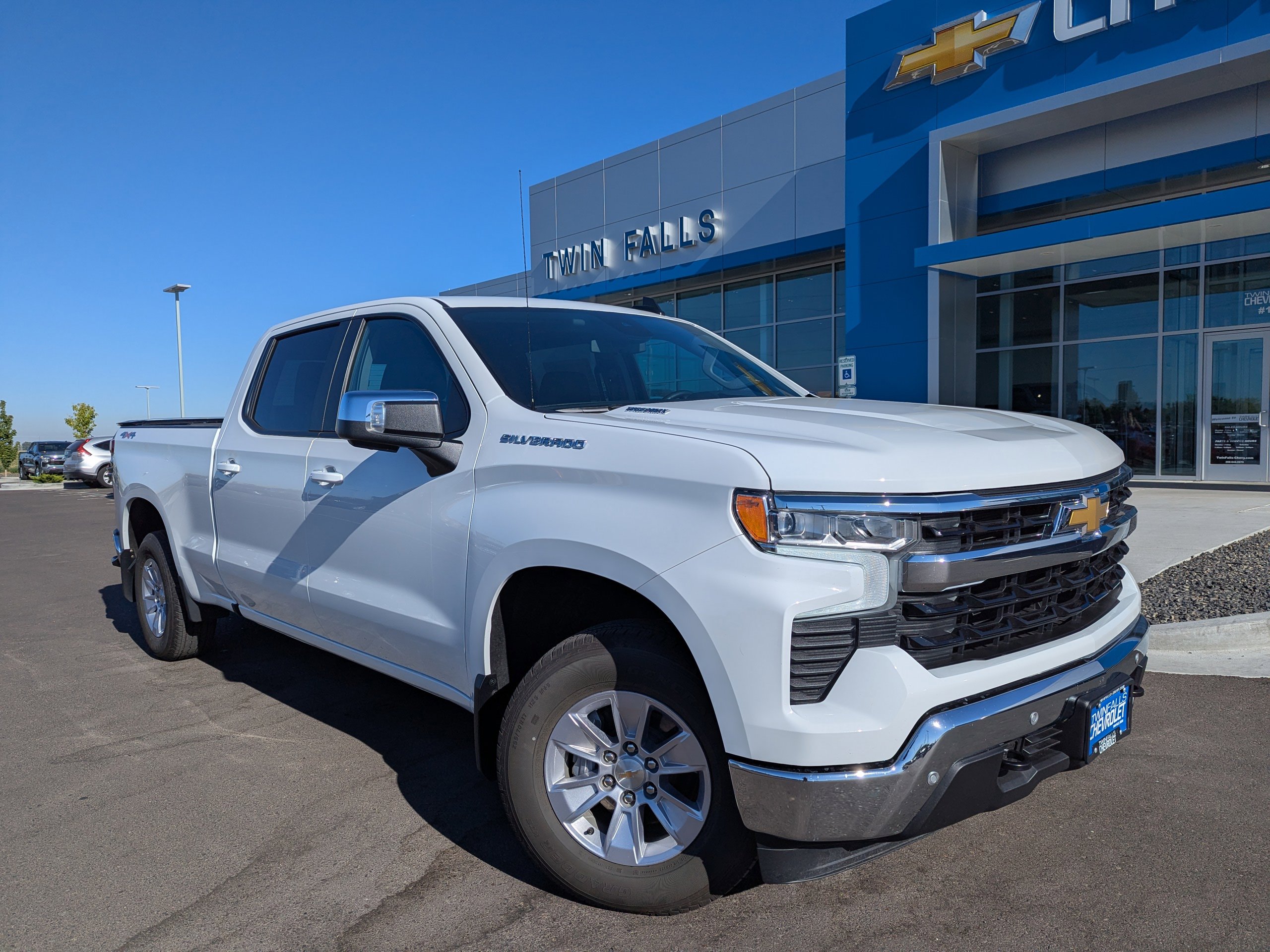 2025 Chevrolet Silverado 1500 LT's photo
