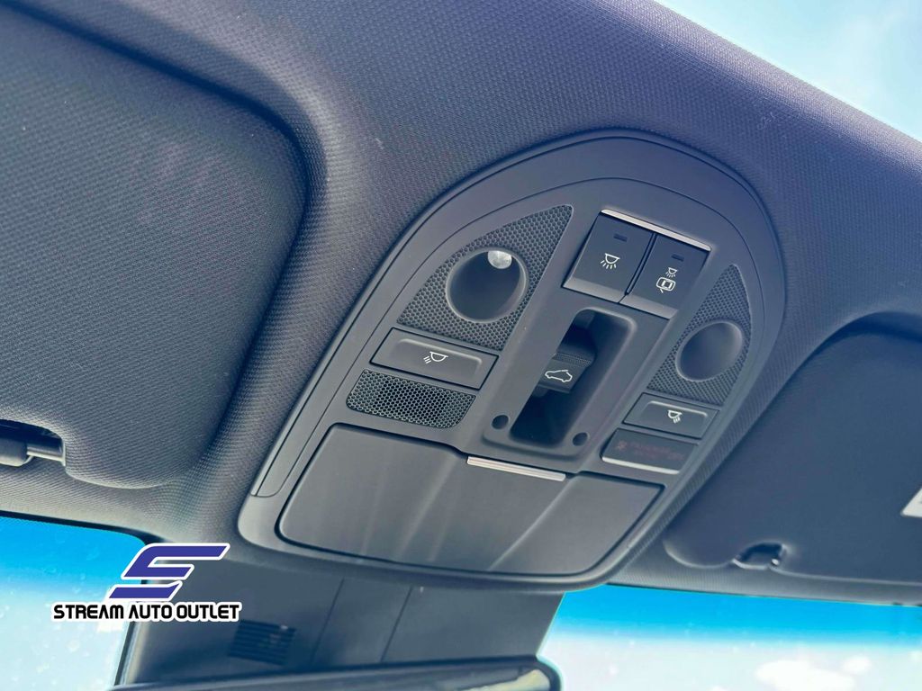 2023 Genesis G70 2.0T photo 28
