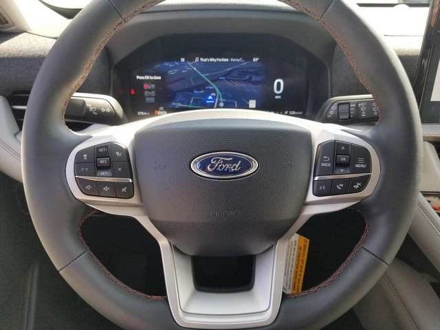 2025 Ford Explorer photo 24