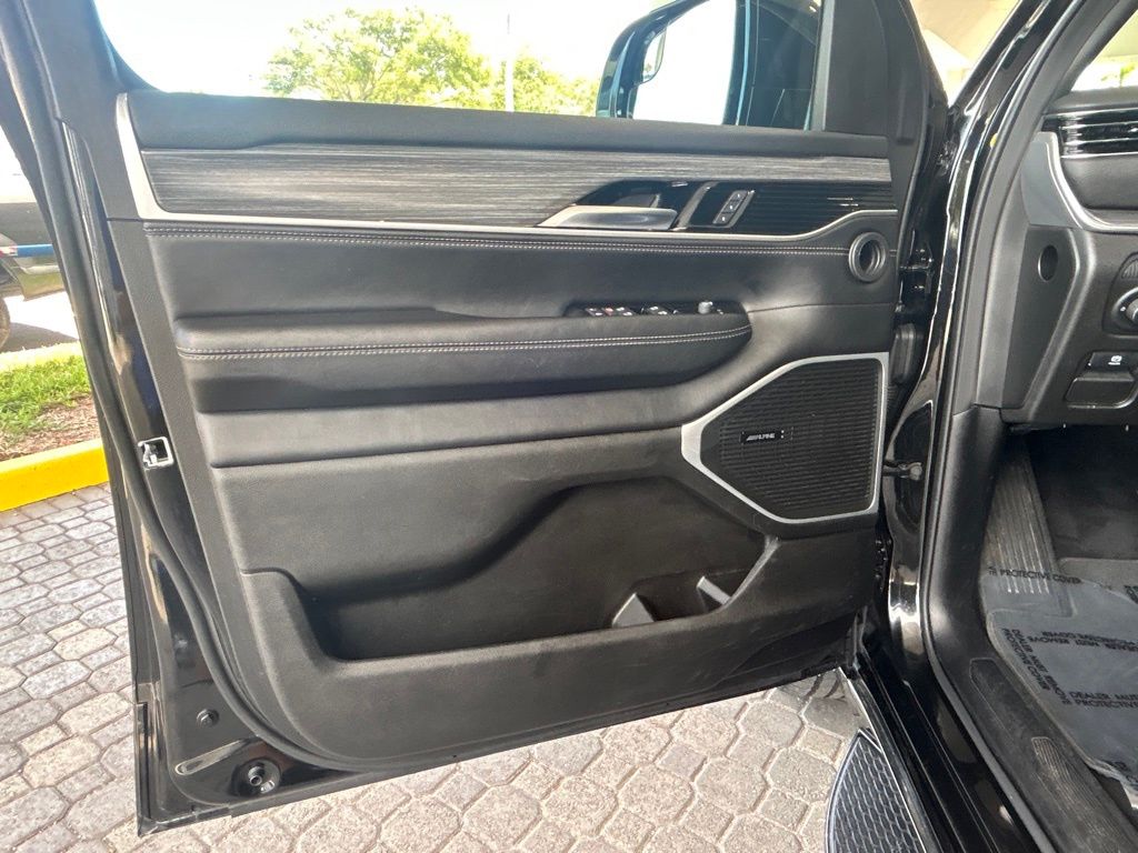 2024 Jeep Wagoneer L Series II photo 27