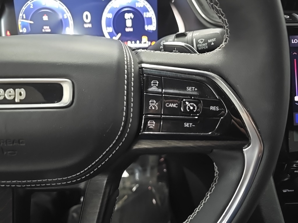 2023 Jeep Grand Cherokee Overland photo 22