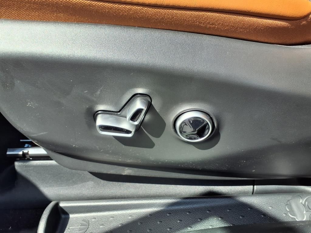 2026 Chrysler Pacifica Pinnacle photo 18