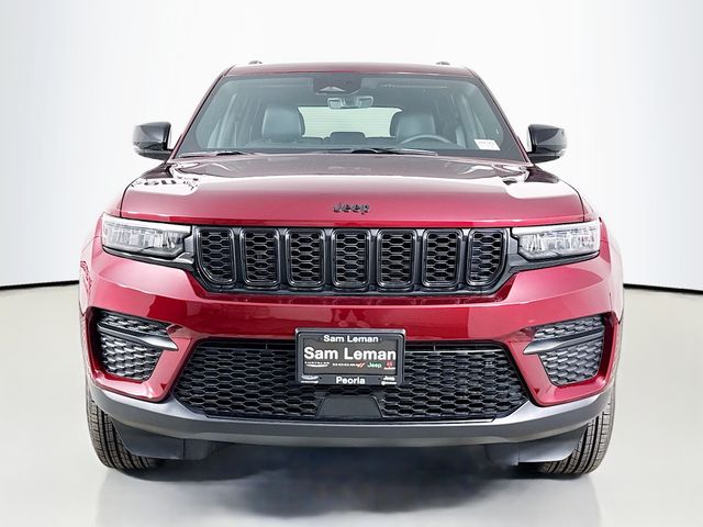 2025 Jeep Grand Cherokee Laredo Altitude photo 2