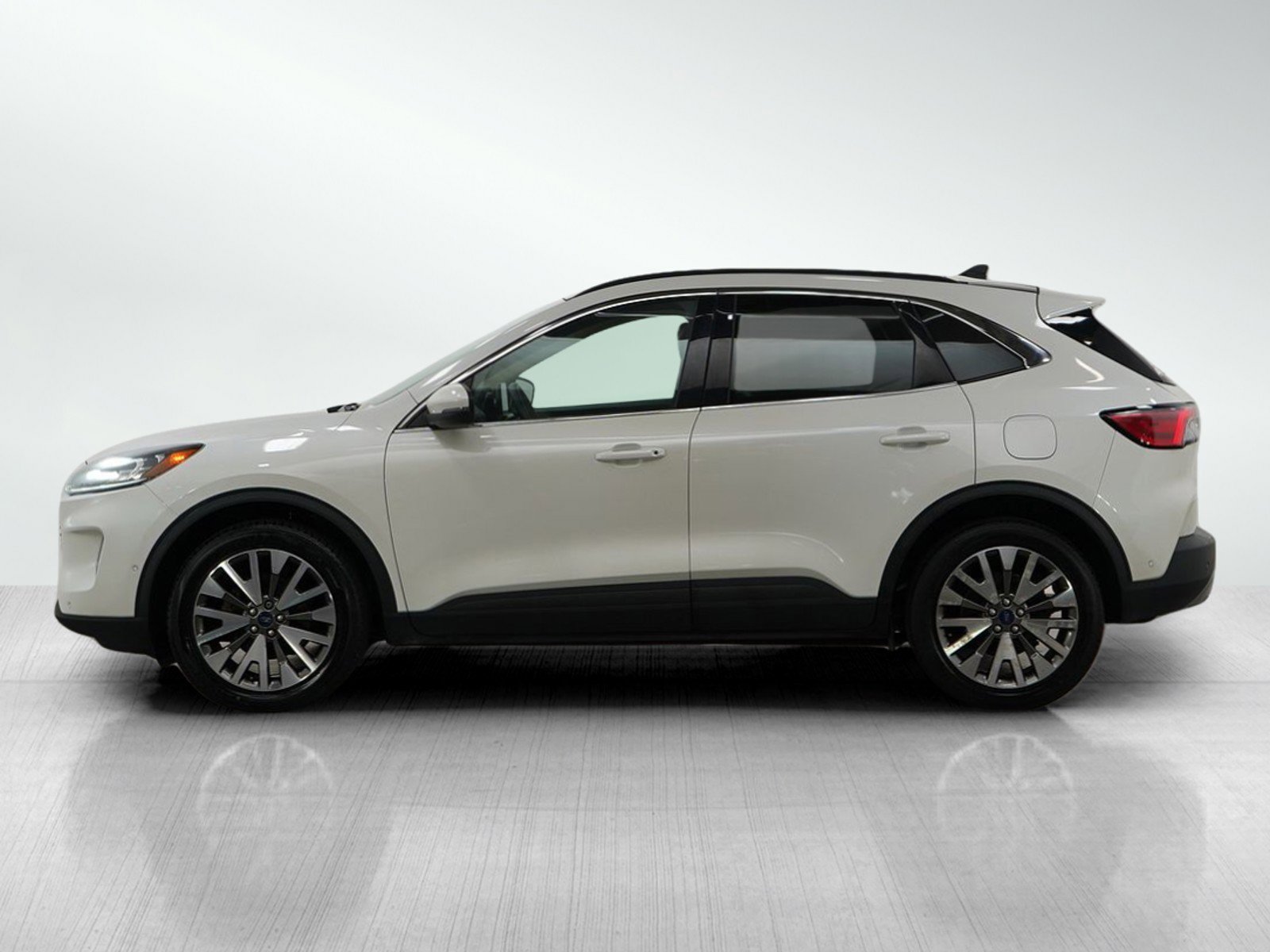 2020 Ford Escape Titanium Hybrid photo 2