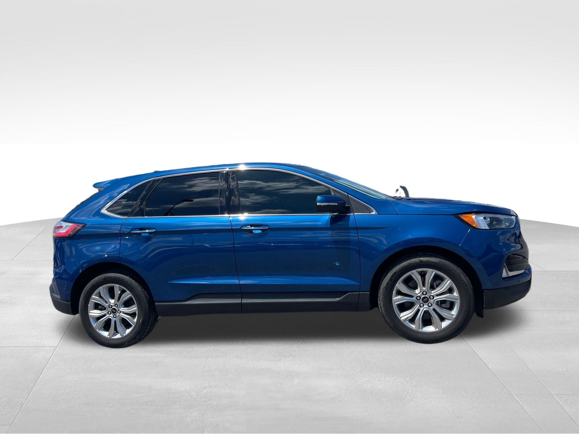 2024 Ford Edge Titanium photo 5