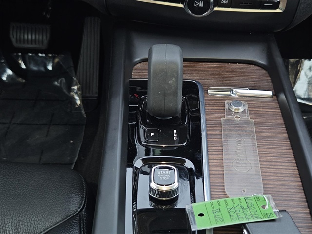2022 Volvo XC60 B5 Momentum photo 29