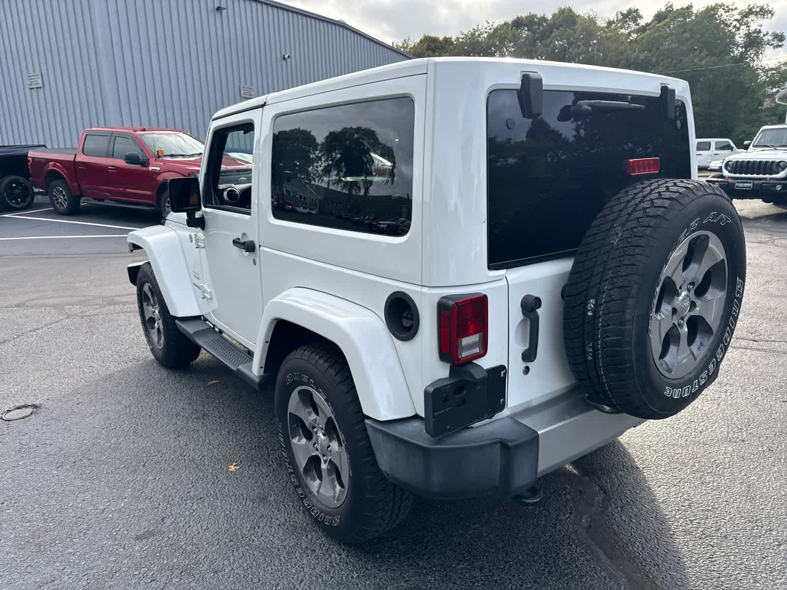 2017 Jeep Wrangler Sahara photo 6