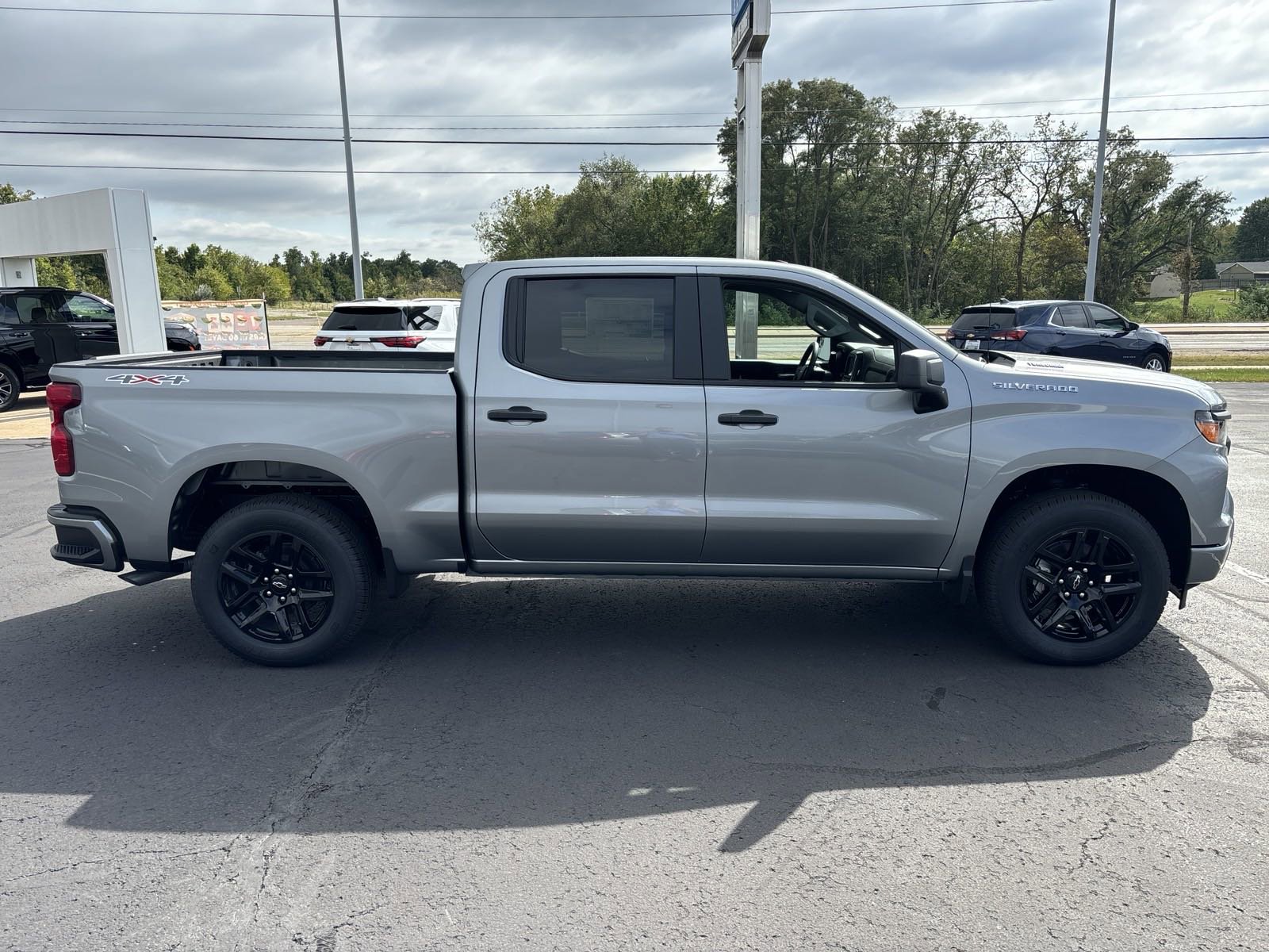 2025 Chevrolet Silverado 1500 Custom photo 2