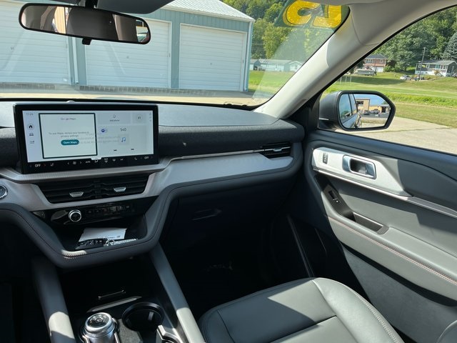 2025 Ford Explorer photo 20