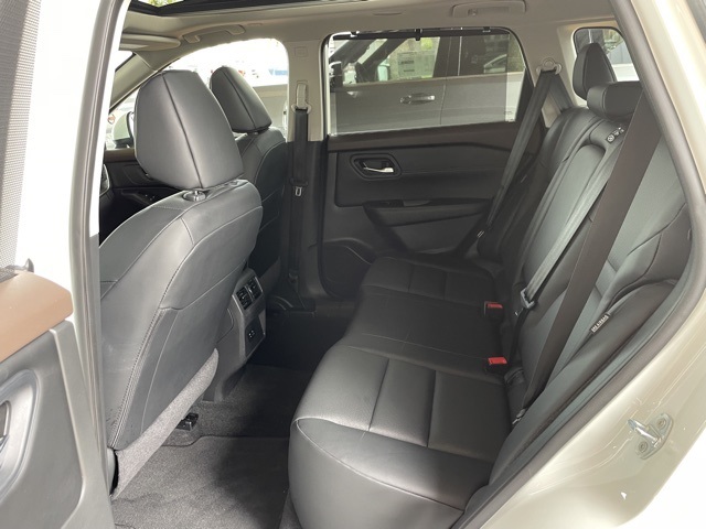 2023 Nissan Rogue SV photo 28
