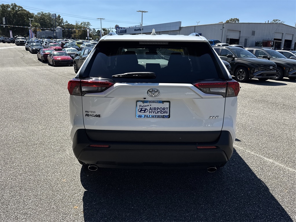 2022 Toyota RAV4 XLE photo 4