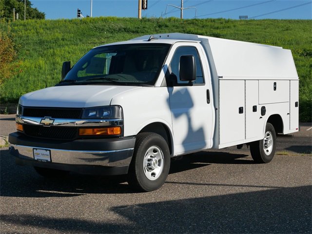 2025 Chevrolet Express Cutaway 3500 photo 3