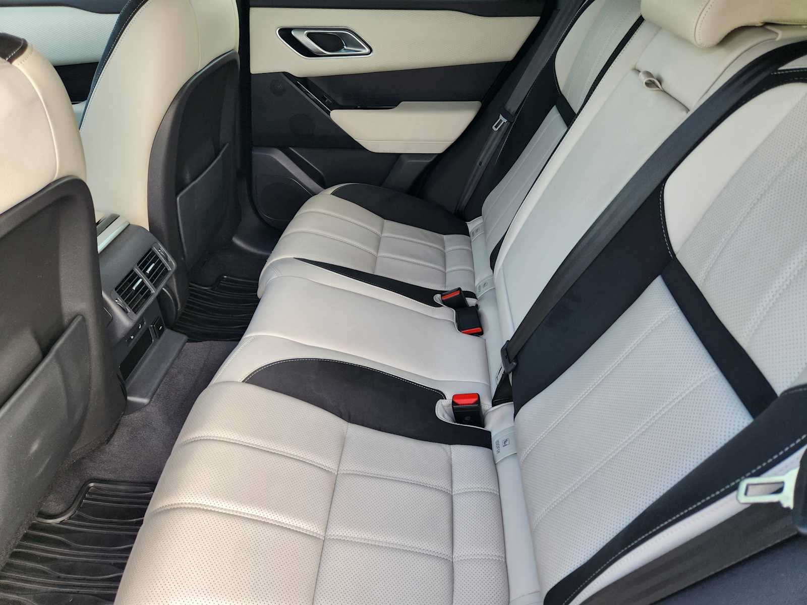 2022 Land Rover Range Rover Velar R-Dynamic S photo 20