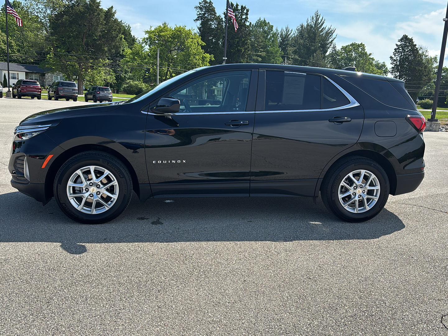 2023 Chevrolet Equinox LT photo 2