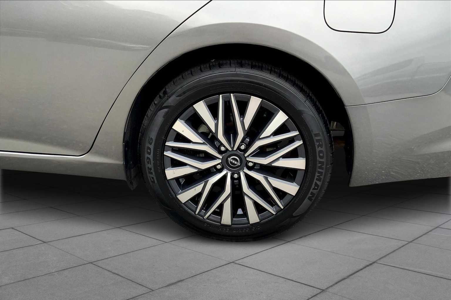 2023 Nissan Altima 2.5 SV photo 9