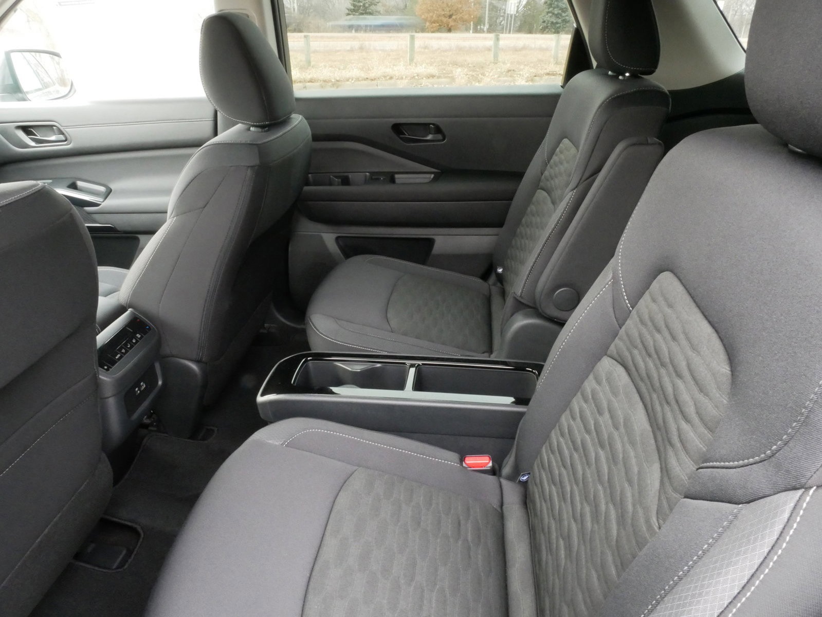 2025 Nissan Pathfinder SV photo 6