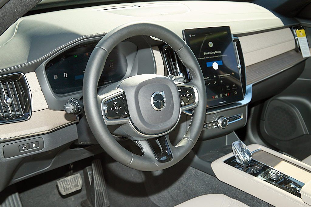 2026 VOLVO XC90 - Image 12