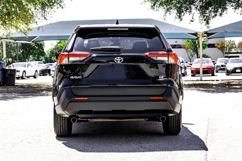 2024 Toyota RAV4 LE photo 6
