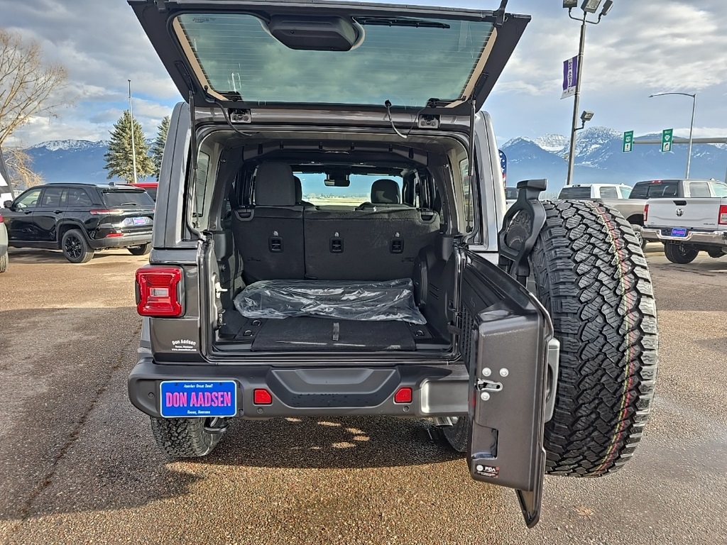2025 Jeep Wrangler Sahara photo 6