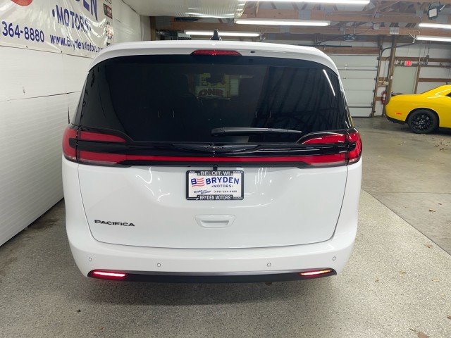 2026 Chrysler Pacifica photo 4