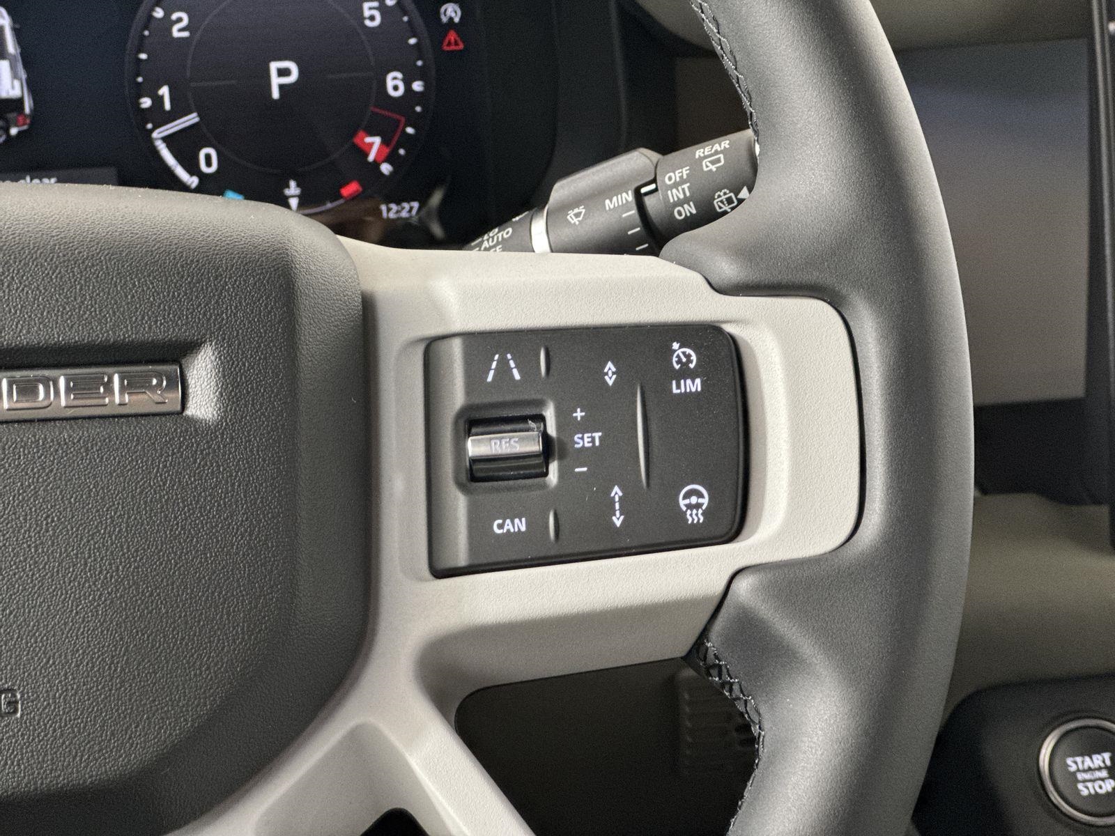 2025 Land Rover Defender 110 X-Dynamic SE photo 14