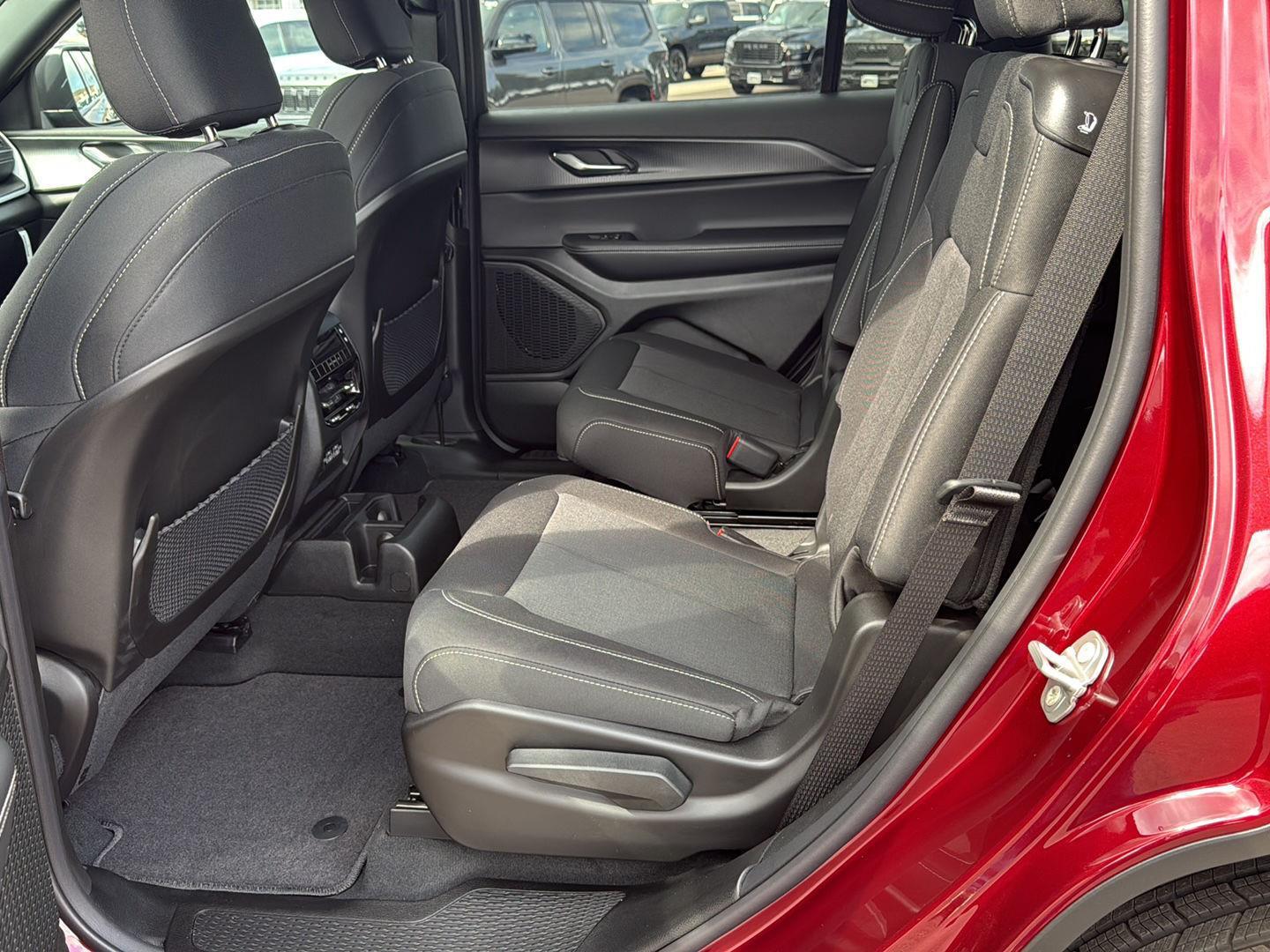 2025 Jeep Grand Cherokee Laredo X photo 9