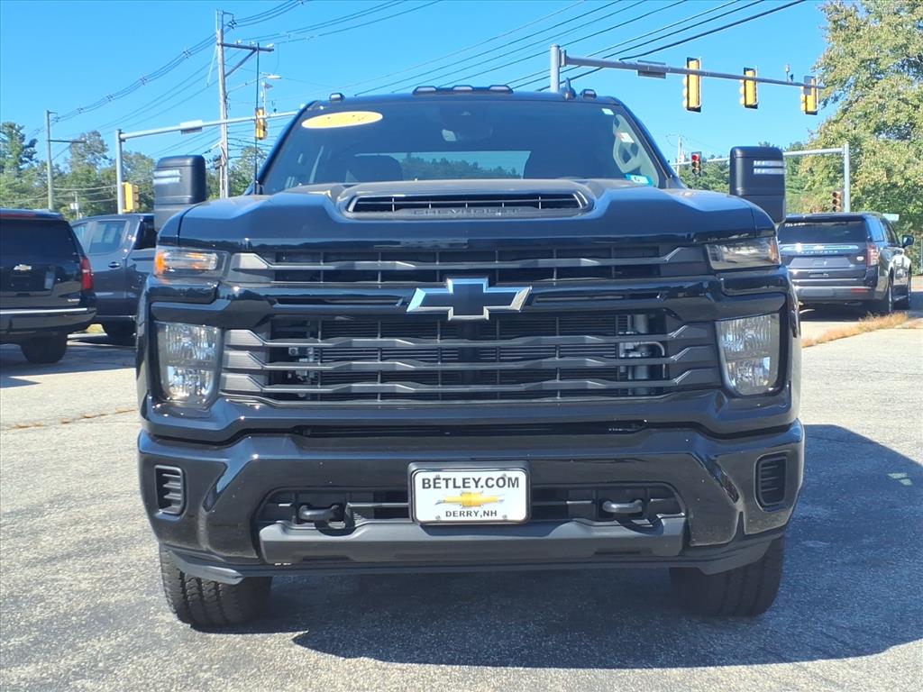 2024 Chevrolet Silverado 2500HD Custom photo 9
