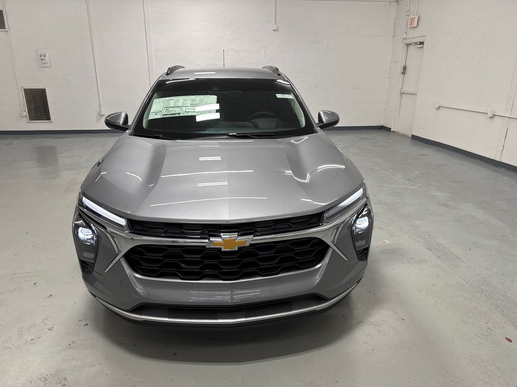 2026 Chevrolet Trax photo 2