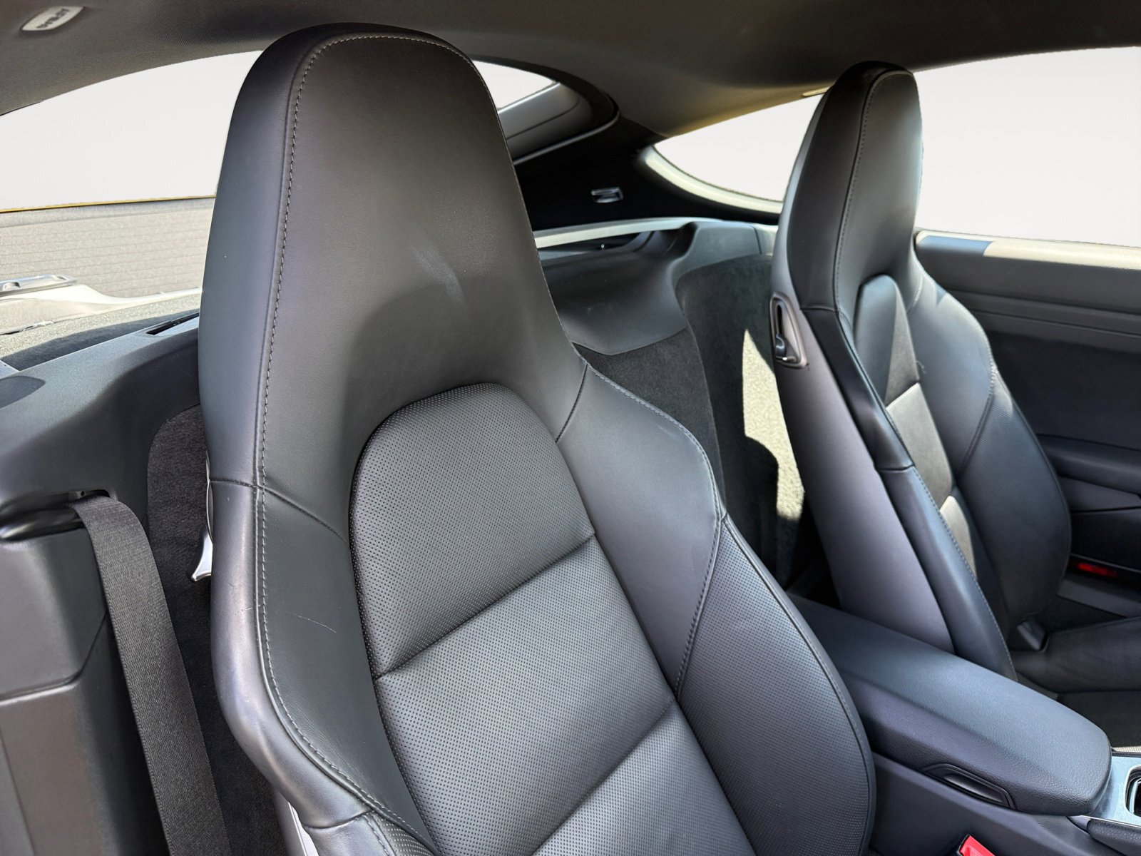 2018 Porsche Cayman Base photo 18