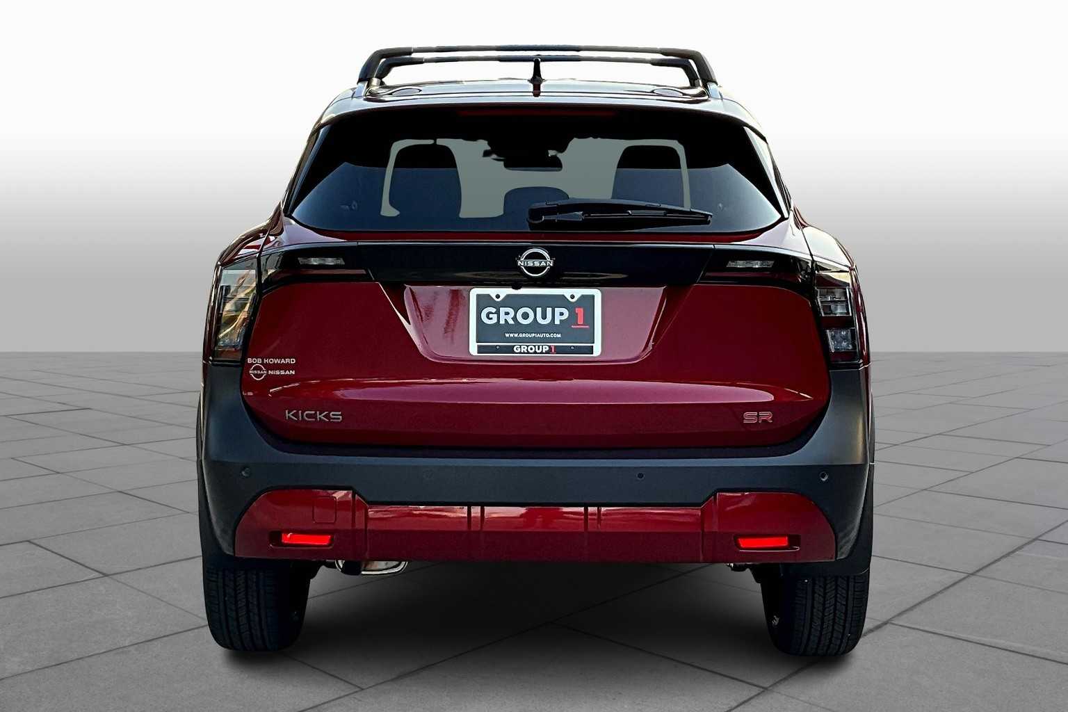 2026 Nissan Kicks SR photo 4