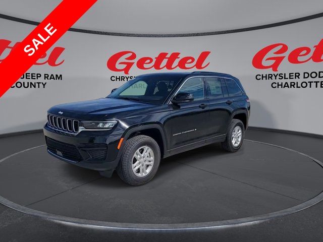 2025 Jeep Grand Cherokee Laredo photo 4