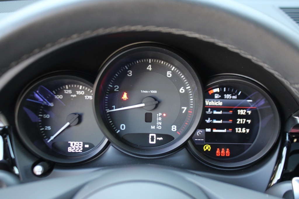 2025 Porsche Macan T photo 24