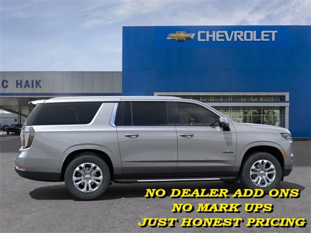 2025 Chevrolet Suburban LT photo 4