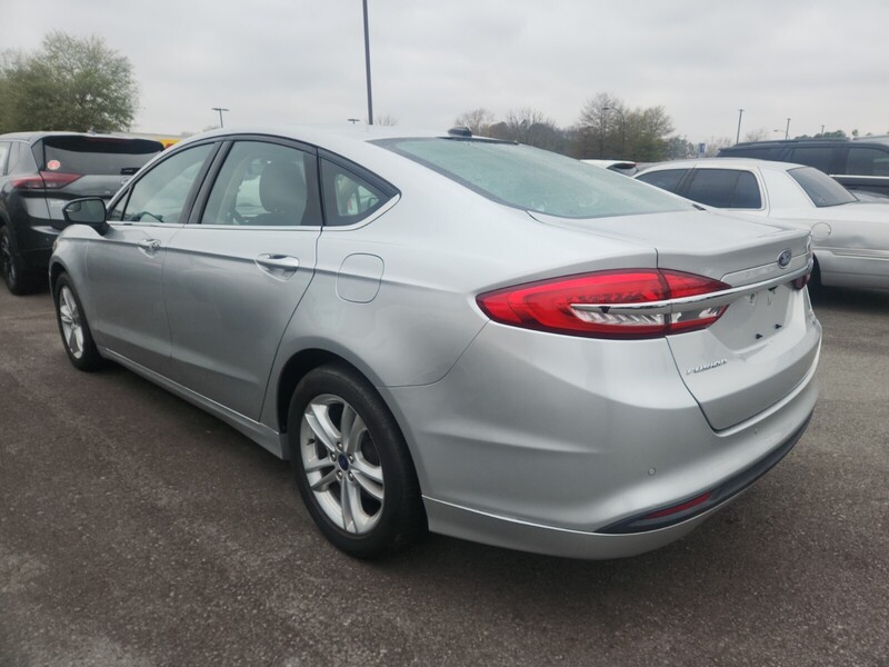 2018 Ford Fusion SE photo 4