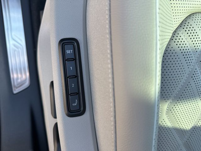 2026 Volkswagen Atlas SEL Premium R-Line photo 9