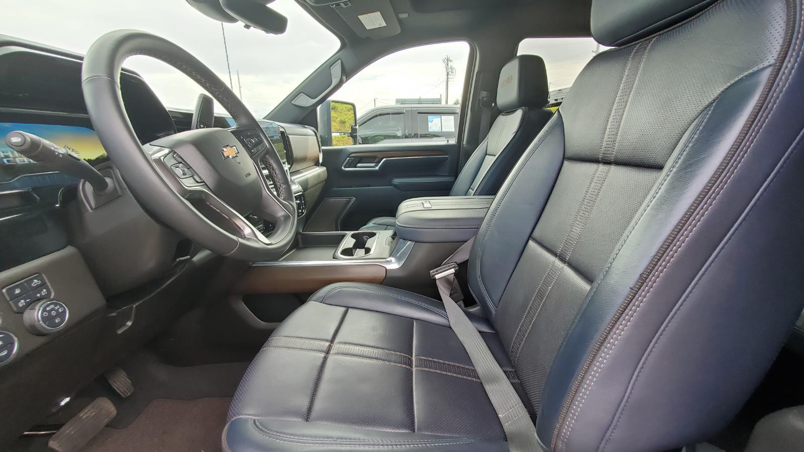2025 Chevrolet Silverado 3500HD High Country photo 3