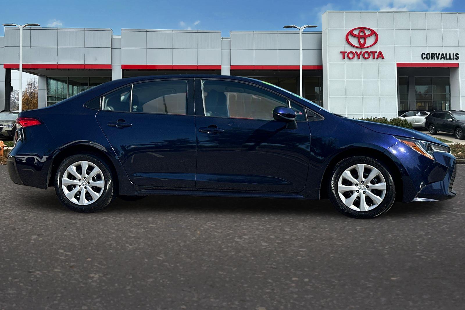 2023 Toyota Corolla LE photo 2