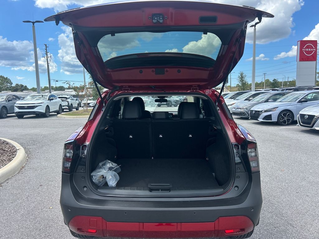 2026 Nissan Kicks SR photo 7