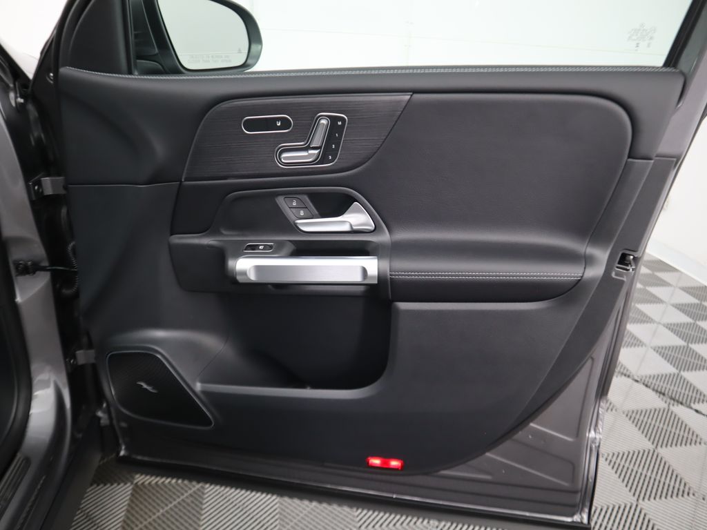 2025 Mercedes Benz GLB 250 photo 25
