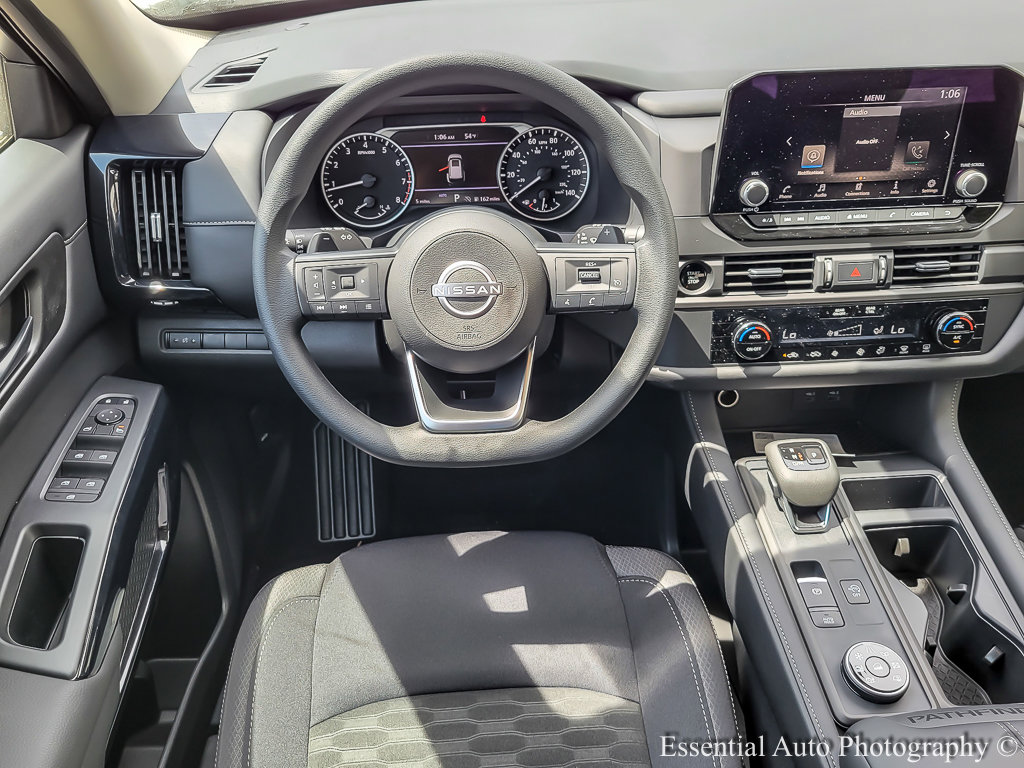 2025 Nissan Pathfinder S photo 11