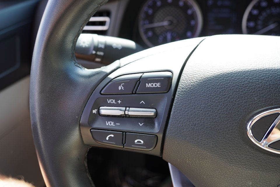 2020 Hyundai Elantra Limited photo 28